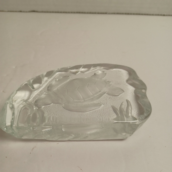Clear Art Glass Paperweight Solid Glass 3D Impressed‎ Etched Frosted Sea Turtle - Picture 4 of 4